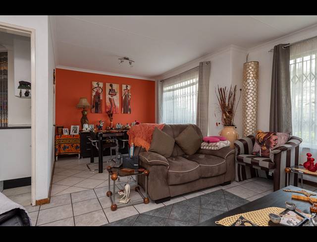 5 BEDROOM FREEHOLD SOLD IN ELANDSPARK